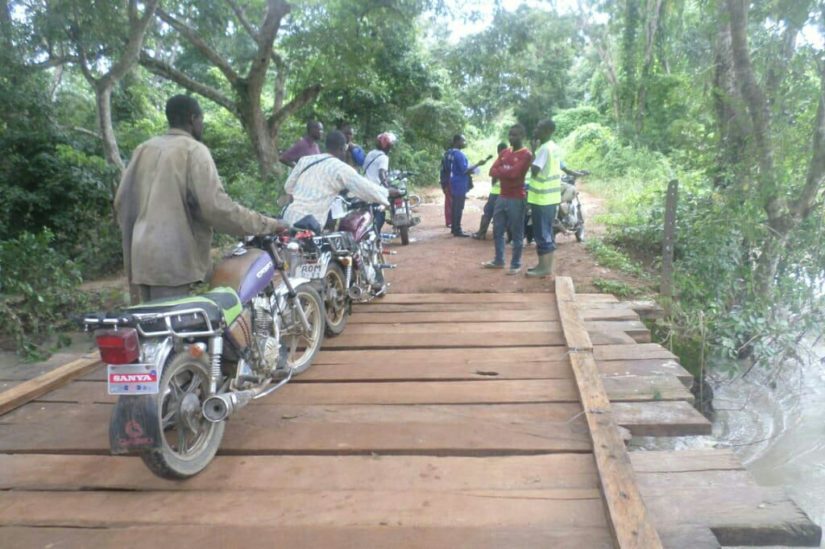 nassian-le-pont-sur-le-cours-deau-congoh-rehabilite-par-les-transporteurs