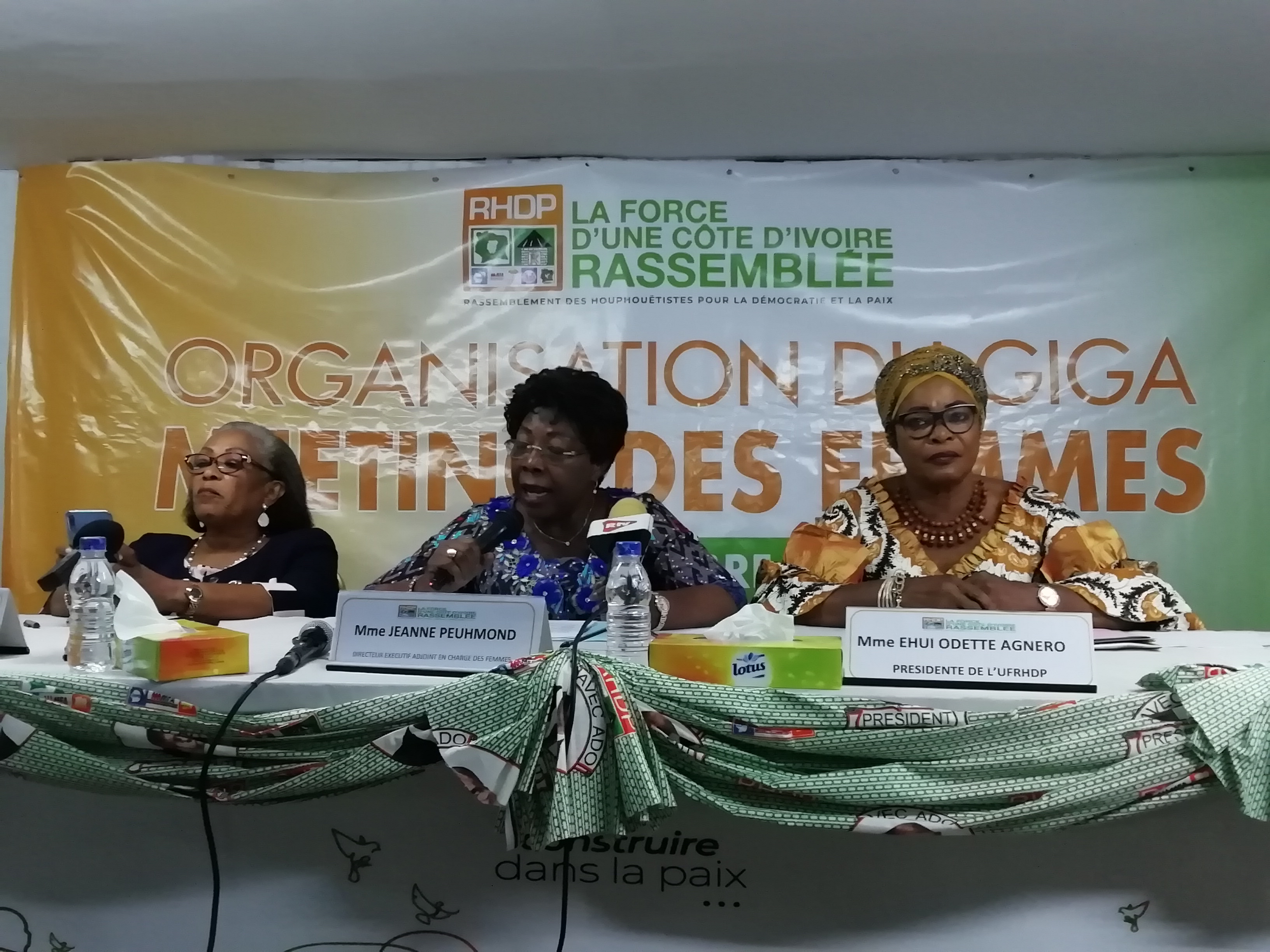 Les femmes du RHDP annoncent un giga meeting le 23 novembre à Abidjan