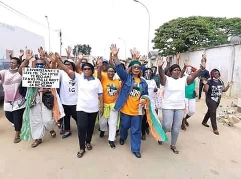 marche-contre-le-3e-mandat-de-ouattara-plusieurs-femmes-arretees-par-la-police