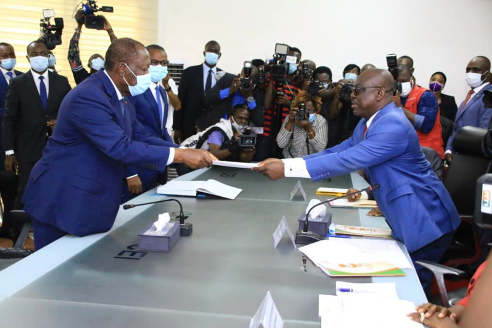 presidentielle-2020-ouattara-depose-sa-candidature-et-rassure-quotnous-allons-nous-soumettre-au-verdict-des-ivoiriensquot