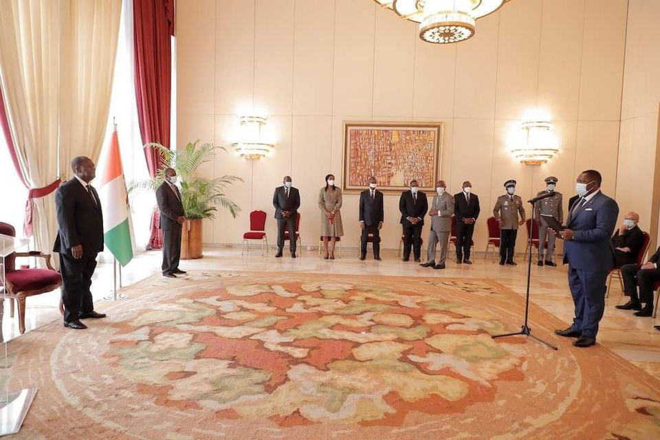diplomatie-cinq-nouveaux-ambassadeurs-presentent-leurs-lettres-de-creance-au-president-ouattara