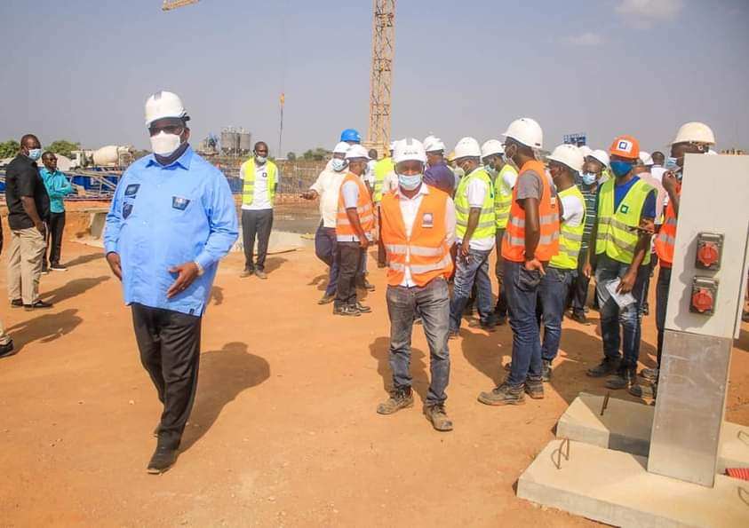 acces-a-leau-potable-a-bouake-le-ministre-laurent-tchagba-visite-les-chantiers