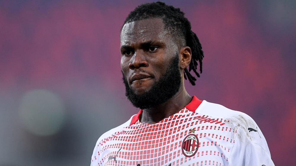 Franck Kessié tend la main à de jeunes footballeurs ivoiriens