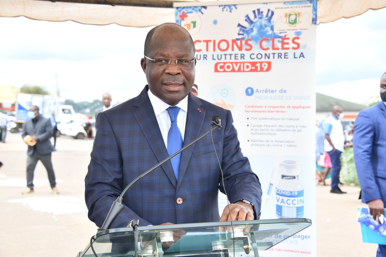 covid-19-le-ministre-pierre-dimba-lance-une-grande-campagne-nationale-de-vaccination-a-yamoussoukro