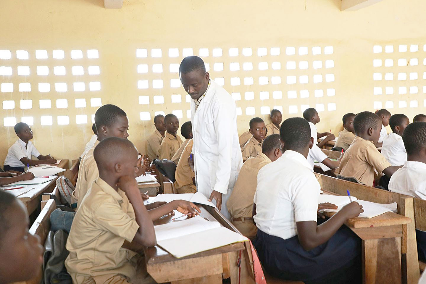 education-nationale-le-gouvernement-ivoirien-regle-les-arrierees-de-pecule-des-ex-enseignants-contractuels-dun-montant-de-108-milliards-de-fcfa