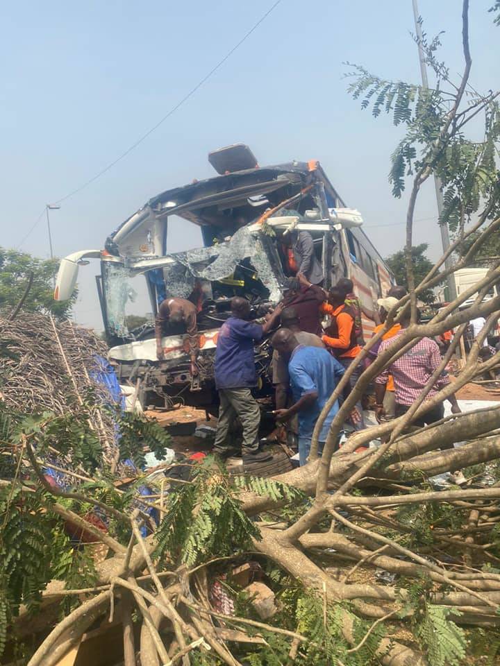yamoussoukro-une-collision-entre-deux-cars-de-transports-fait-90-victimes-dont-plusieurs-deces-sur-place