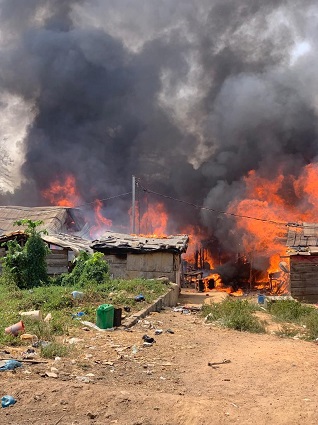 un-incendie-ravage-23-maisons-dans-un-village-de-la-sous-prefecture-de-zagne
