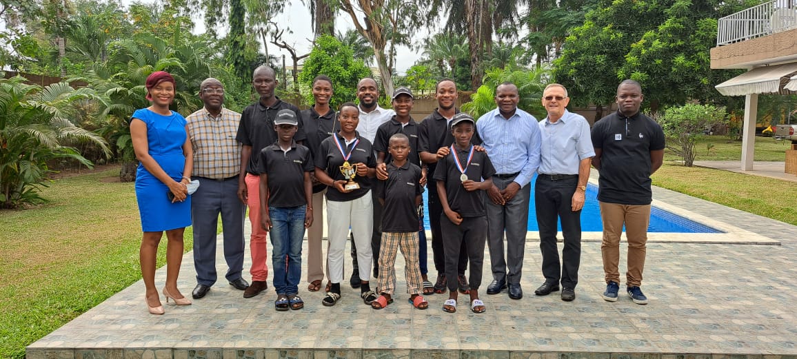 ghana-des-jeunes-ivoiriens-sillustrent-a-un-tournoi-de-golf-au-ghana