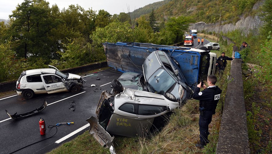 axe-bouake-katiola-une-collision-entre-un-mini-car-et-un-camion-en-stationnement-fait-plusieurs-victimes-police-secours