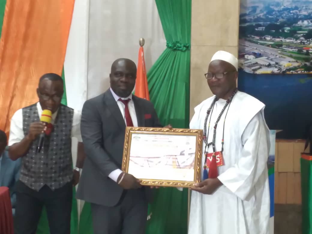 Prix Yacouba Sylla : Pour ses actions sociales à Koumassi, Adou Alexandre (président de l’ONG Cœur et Lumière) distingué