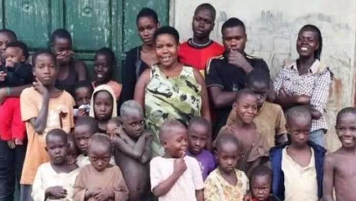 insolite-a-ouganda-surnommee-la-femme-la-plus-fertile-dafrique-maman-ouganda-donne-naissance-a-44-enfants-a-lage-de-40-ans