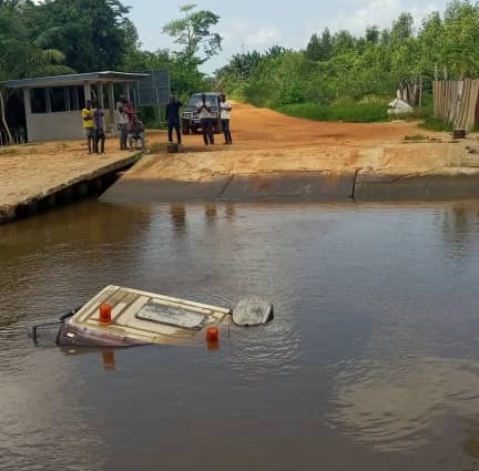Accident à Grand Bassam : Le bac Eloka  fermé suite à la chute  d’un camion