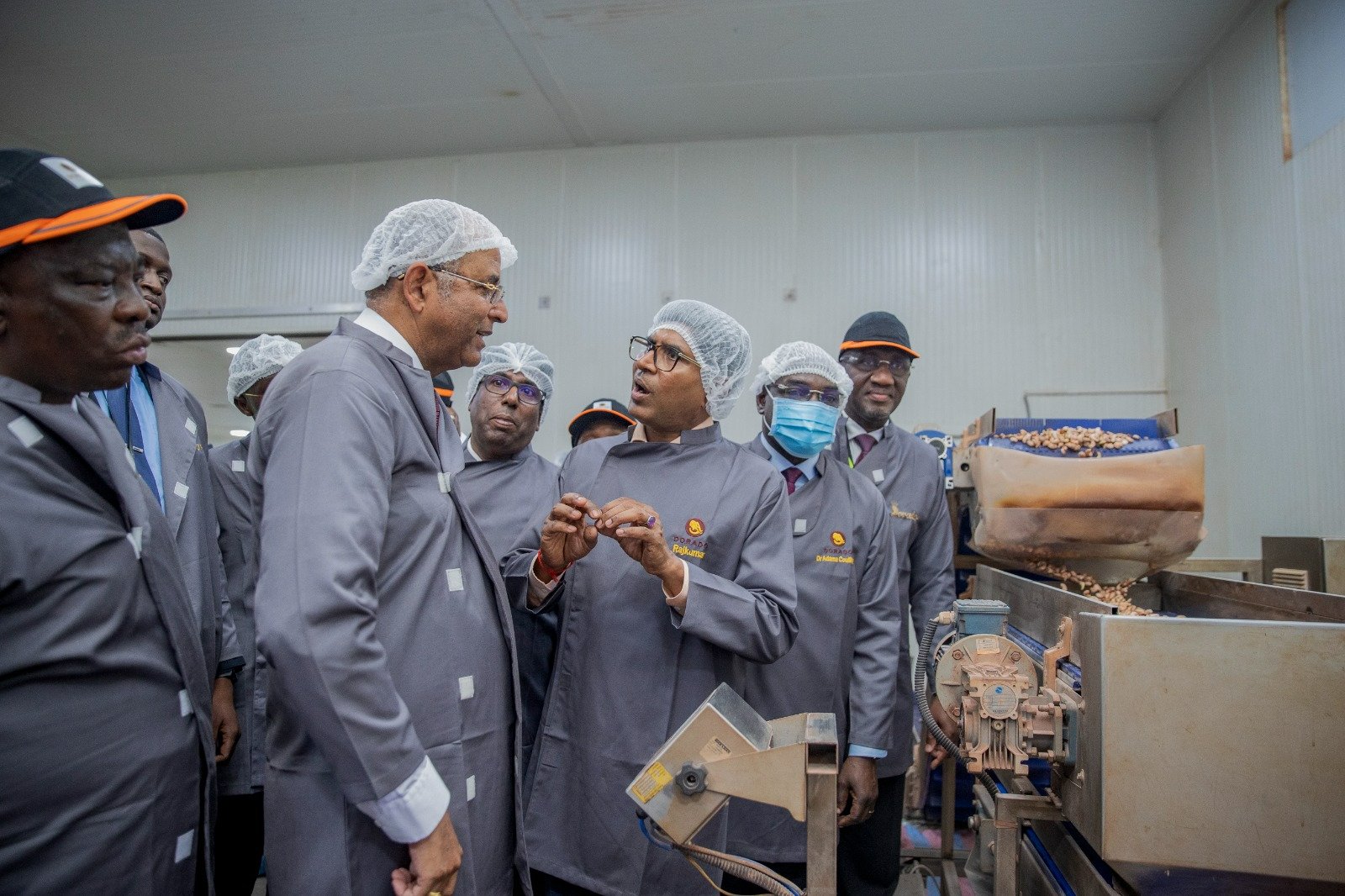 agro-industrie-le-premier-ministre-patrick-achi-inaugure-lusine-de-transformation-de-noix-de-cajou-dorado-ivory