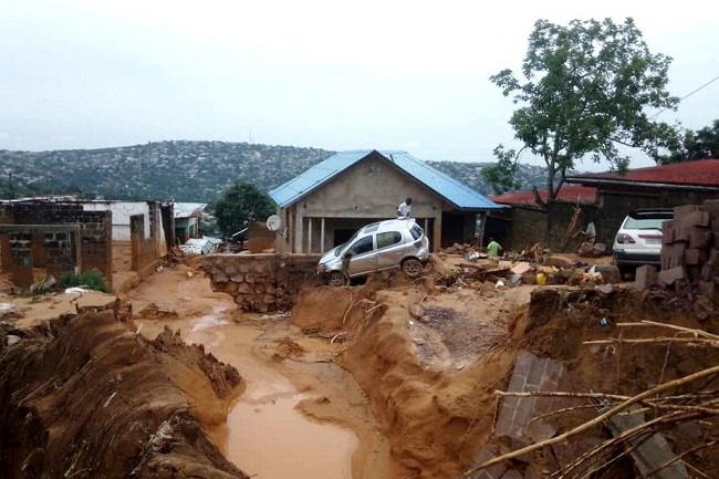 rdc-au-moins-120-morts-a-kinshasa-dans-des-inondations-provoquees-par-des-pluies-diluviennes