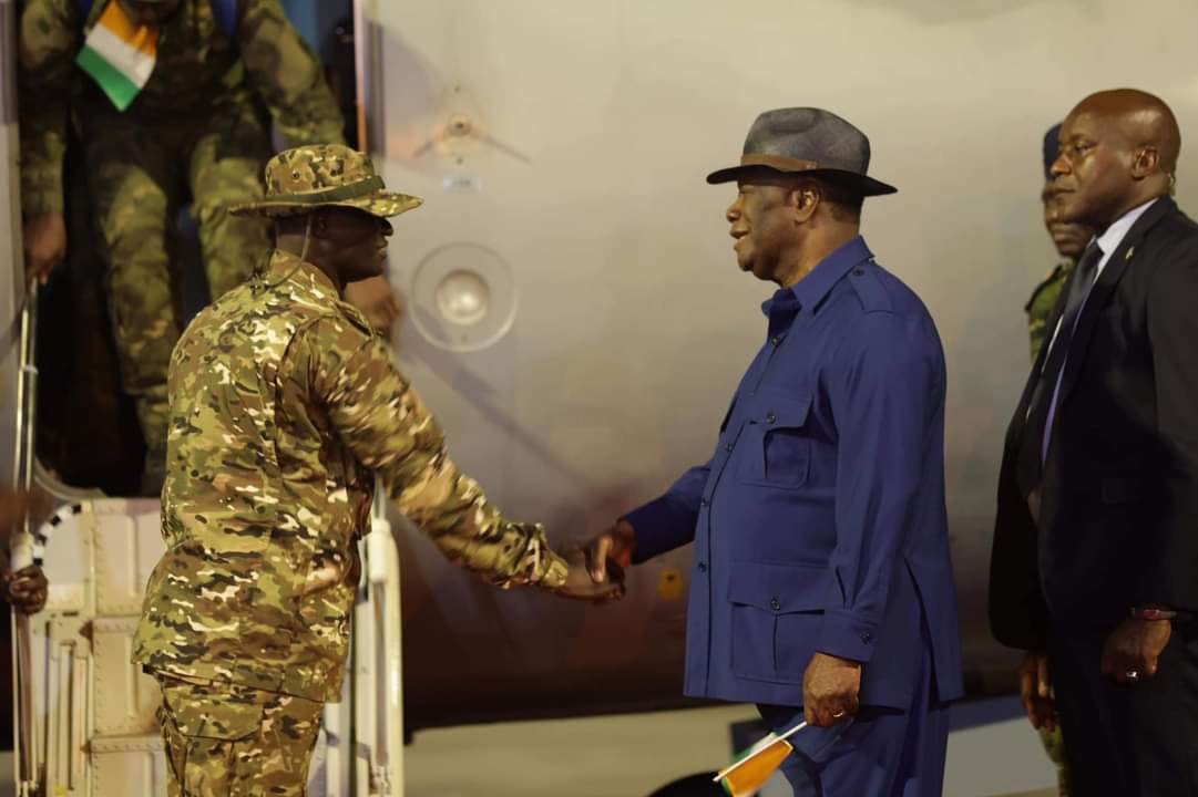 Graciés par Assimi Goïta, les 46 soldats ivoiriens détenus au Mali ont regagné Abidjan, samedi
