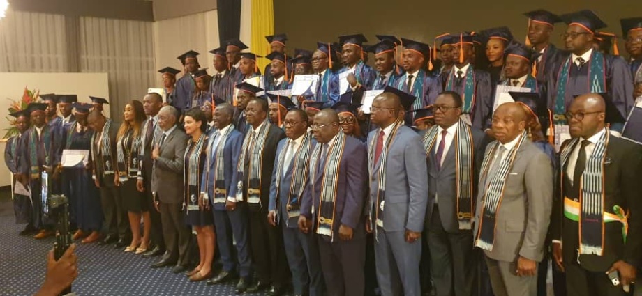 des-auditeurs-de-linstitut-de-formation-amadou-gon-coulibaly-recoivent-leur-diplome