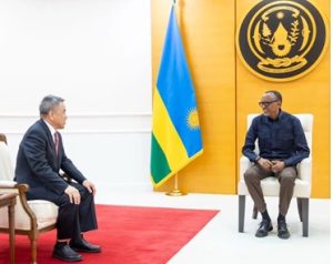 publireportage-le-president-kagame-du-rwanda-recoit-le-president-de-startimes-pang-xinxing