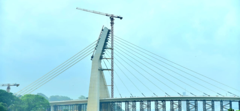 le-president-alassane-ouattara-ouvre-le-pont-de-cocody-a-la-circulation-samedi