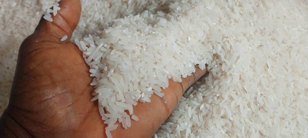 hausse-du-prix-du-riz-les-consommateurs-grognent-le-gouvernement-rassure-les-importateurs