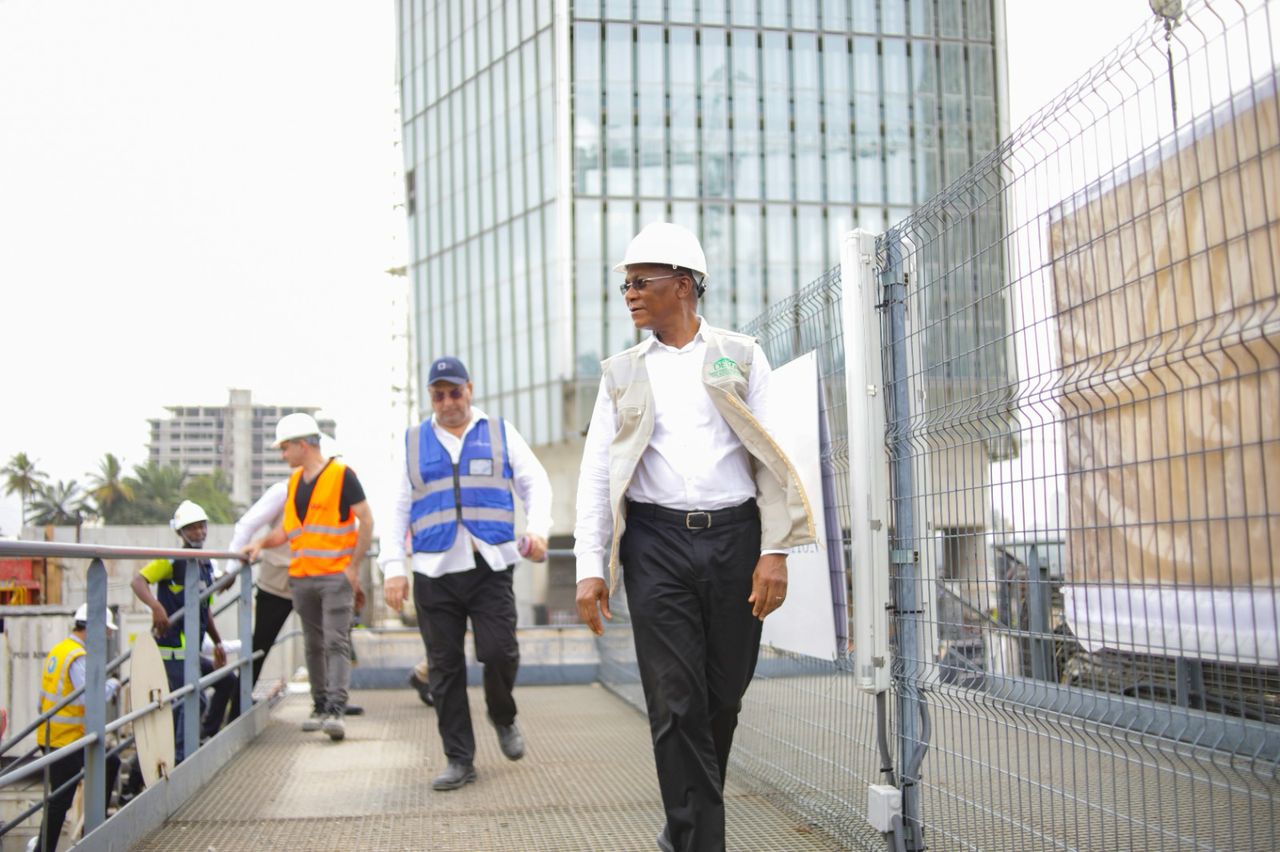 Visite des chantiers de Sebroko, Tour C et Tour F : le ministre Bruno Nabagné Koné satisfait de l’avancement des travaux