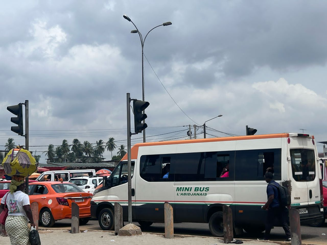 Interdiction des Gbaka à Adjamé : une décision impopulaire qui suscite grogne et colère