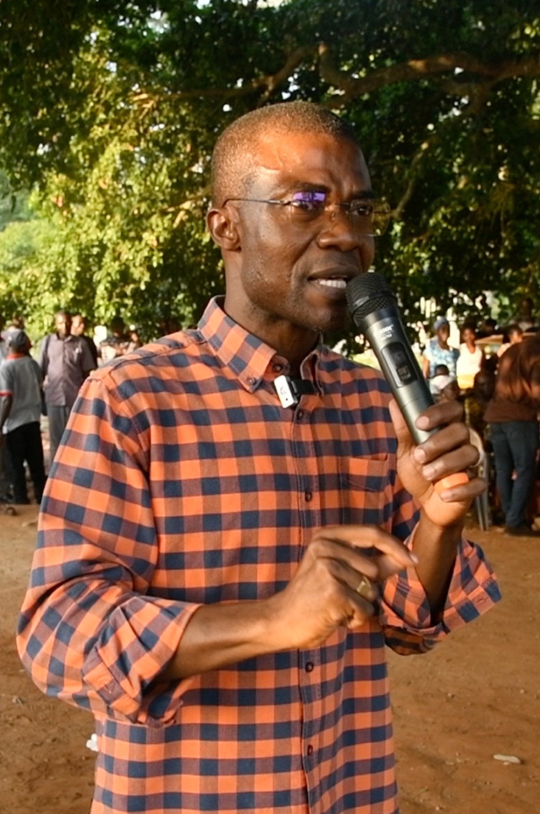 Dimbokro : le candidat à la présidentielle Daniel Israël Kouassi promet un logement pour la sage-femme de N'Dayakro
