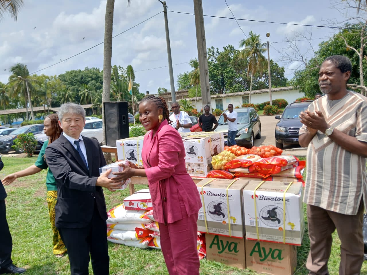 Bingerville : la communauté des Bouddhistes de Côte d’Ivoire soulage l’hôpital psychiatrique