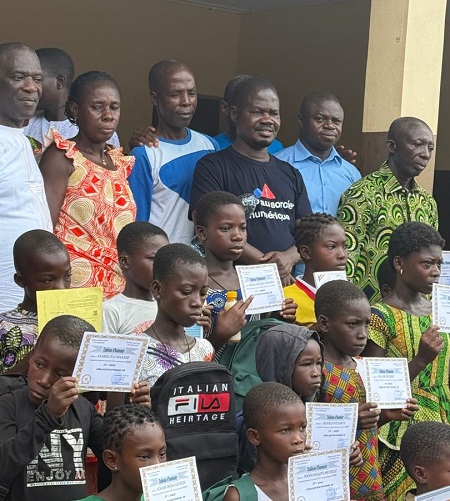 Journée d’excellence à l’école : la Mutuelle de Bangoua récompense les meilleurs élèves du village