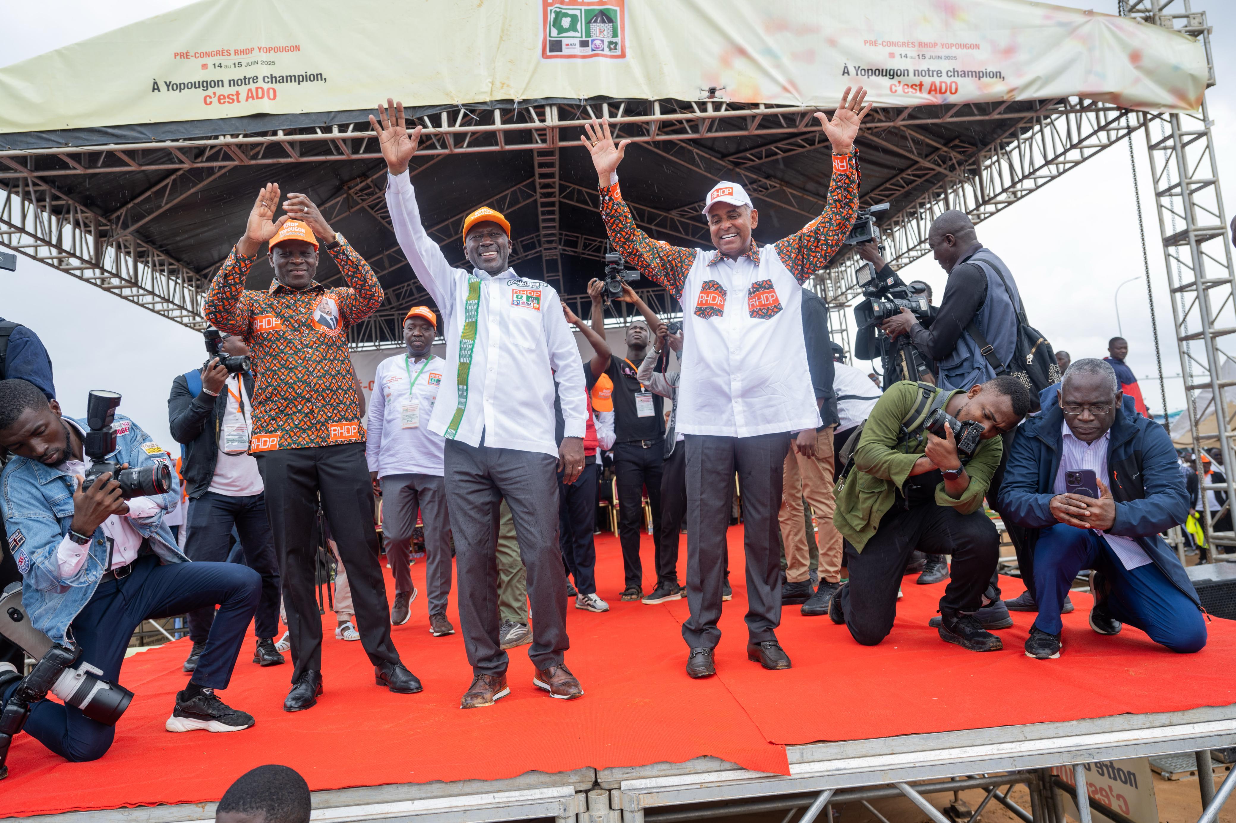 Patrick Achi annonce la candidature d’Alassane Ouattara à Yopougon, lors du pré-congrès du RHDP