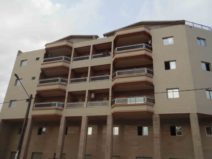 Logements à Abidjan : les bailleurs et démarcheurs dictent leurs propres règles, les locataires subissent, l’État regarde