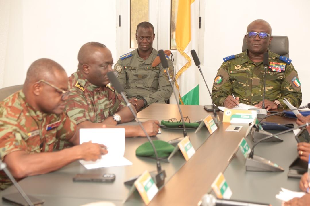 Coopération militaire : Abidjan accueille une concertation stratégique entre les armées ivoirienne et béninoise