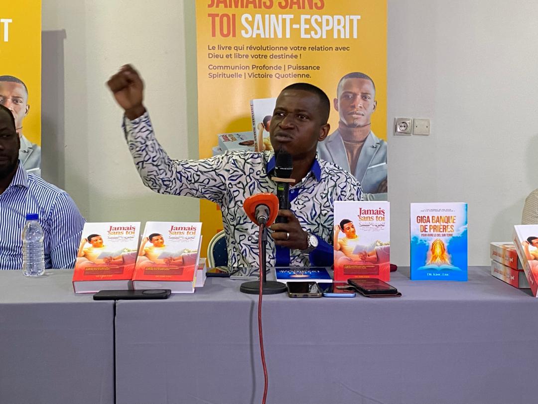 Avant la Présidentielle en Côte d’Ivoire, le Dr King Eric annonce une conférence prophétique et présente trois ouvrages spirituels