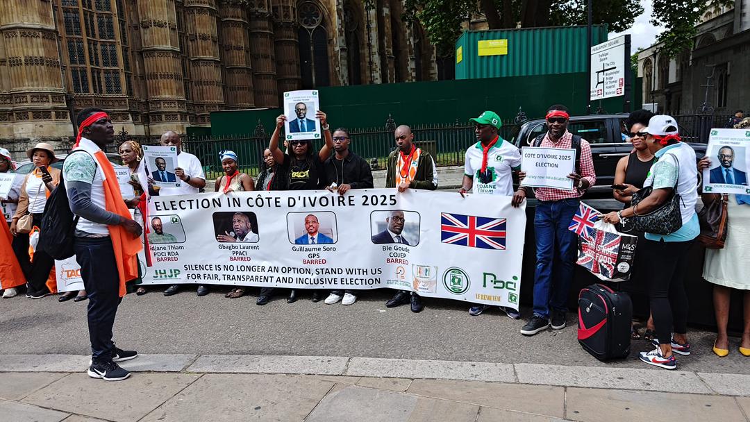 Londres : la diaspora ivoirienne organise un sit-in pacifique pour réclamer des élections inclusives