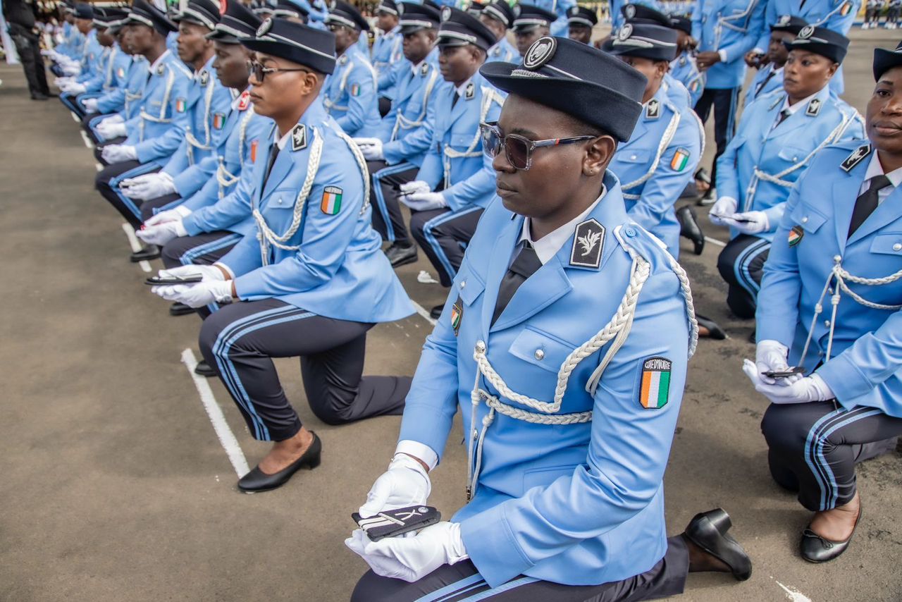 Baptême de la promotion 2023-2025 : des élèves commissaires et officiers de police reçoivent leurs épaulettes
