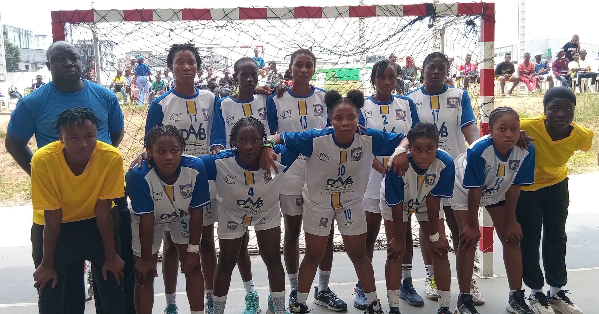 Handball : championnes de la D2 et promues en D1, les filles de Kennedy de Bouaké ont besoin du soutien des autorités locales