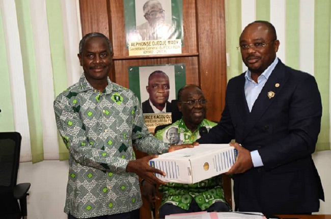 pdci-rda : sylvestre emmou passe le flambeau à calice yapo à la tête du secrétariat exécutif