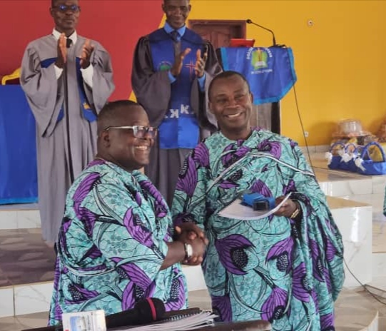 après 15 ans à la tête des laïcs d'assié-koumassi, adomon ben aka passe le flambeau à jacob koua