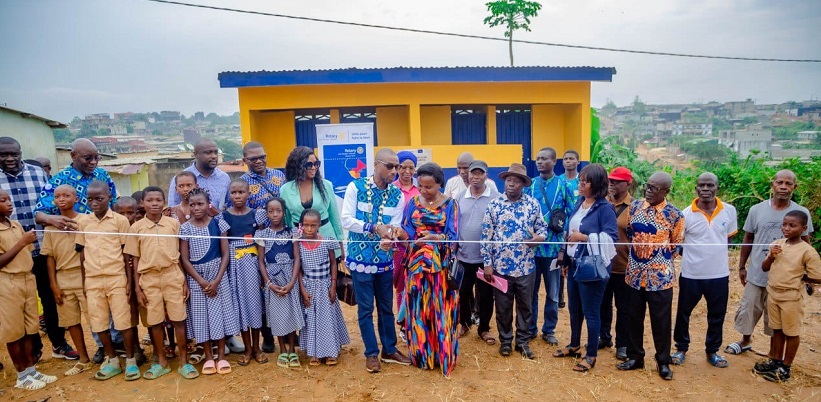 Yopougon : des latrines neuves offertes à l’EPP Niangon Attié 2 par le Rotary Atlantis