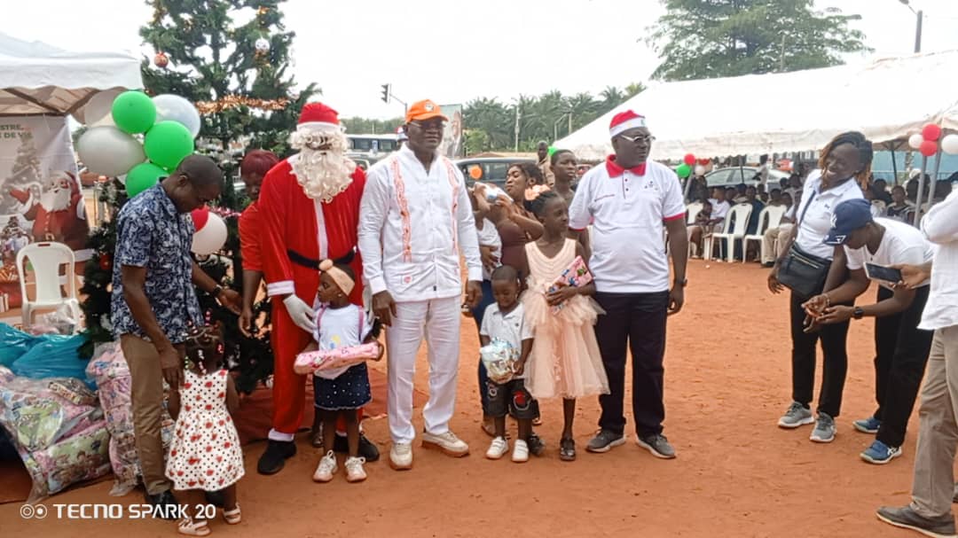 Dabou :  le ministre Adjé Silas Metch et la Mutuelle des agents du ministère des Sports offrent la magie de Noël à plus de 500 enfants