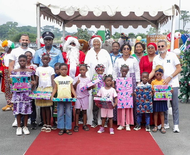 Arbre de Noël : une parfumerie illumine le sourire de 1 000 enfants de policiers