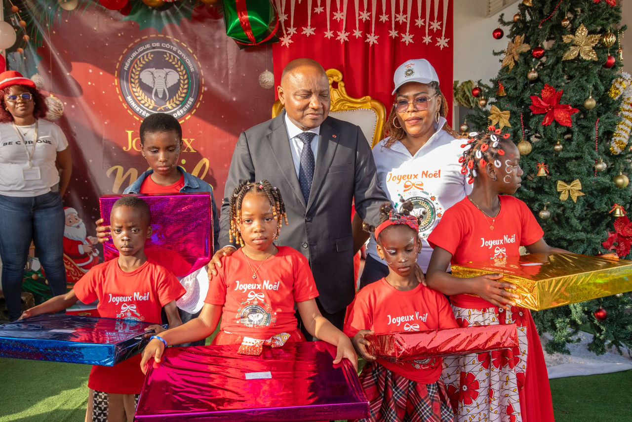 Arbre de Noël du GMMG : le ministre d’État Téné Birahima Ouattara gâte les enfants du personnel