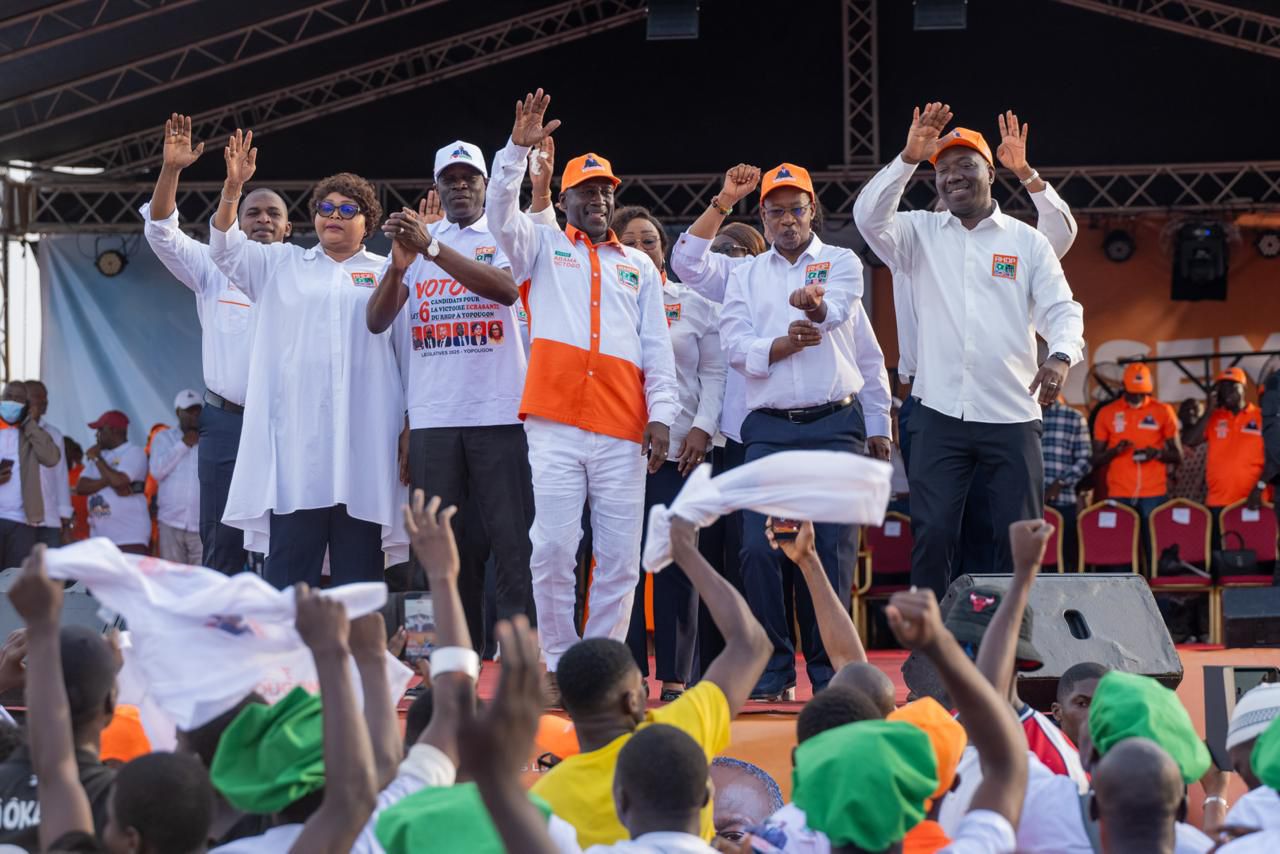 Législatives à Yopougon : démonstration de force du RHDP autour d’Adama Bictogo à la place Ficgayo j'y