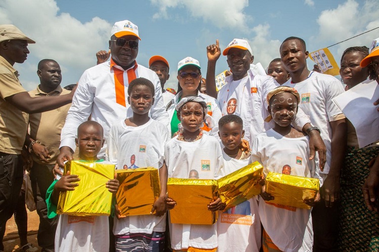 Divo : Amédé Koffi Kouakou célèbre Noël avec les populations et clôture sa campagne en liesse