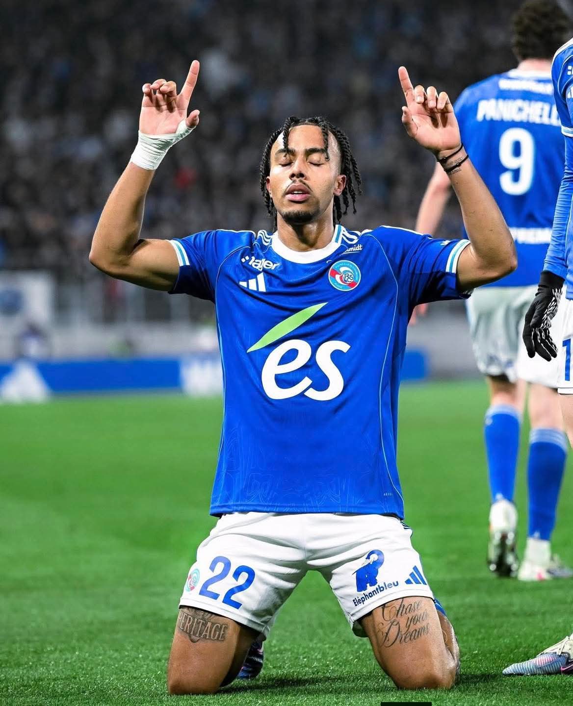 France : Guéla Doué buteur face au PSG, une prestation remarquée malgré la défaite de Strasbourg