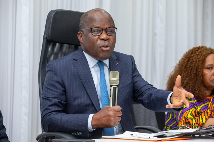 Qualité des soins dans les établissements hospitaliers : le ministre Pierre Dimba fait le point des défis au CHU de Treichville