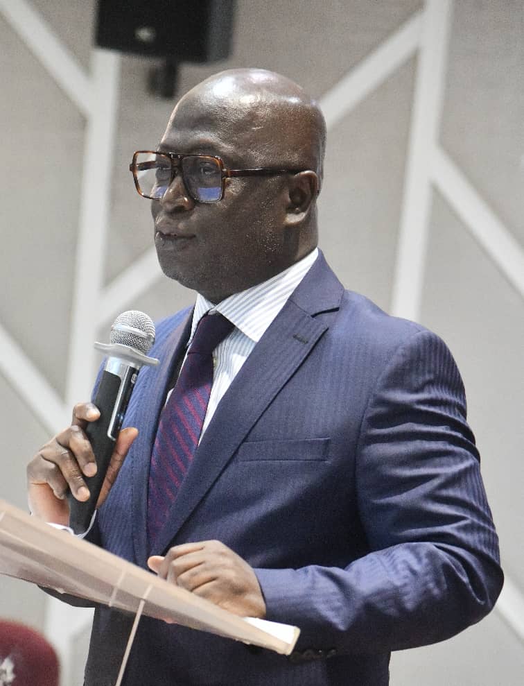 État de la pelouse du stade d’Ebimpé : le DG de l’ONS, Ousmane Gbané, rassure