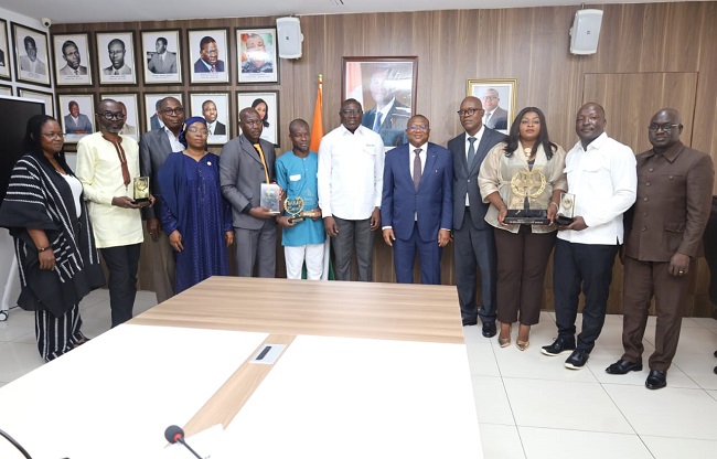 Célébration du mérite : les lauréats 2025 des médias publics reçus par le ministre de la Communication