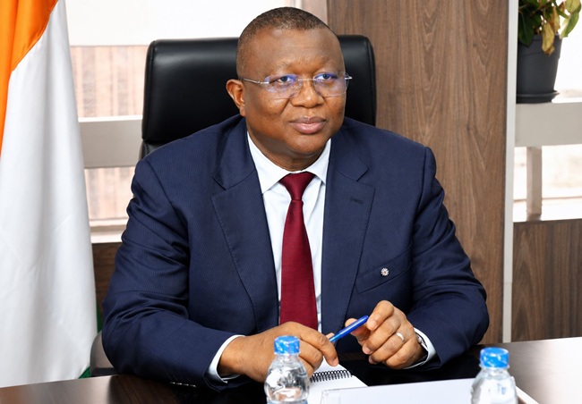 Ministère de la Communication : Amadou Coulibaly accélère la digitalisation des services pour une administration sans papier