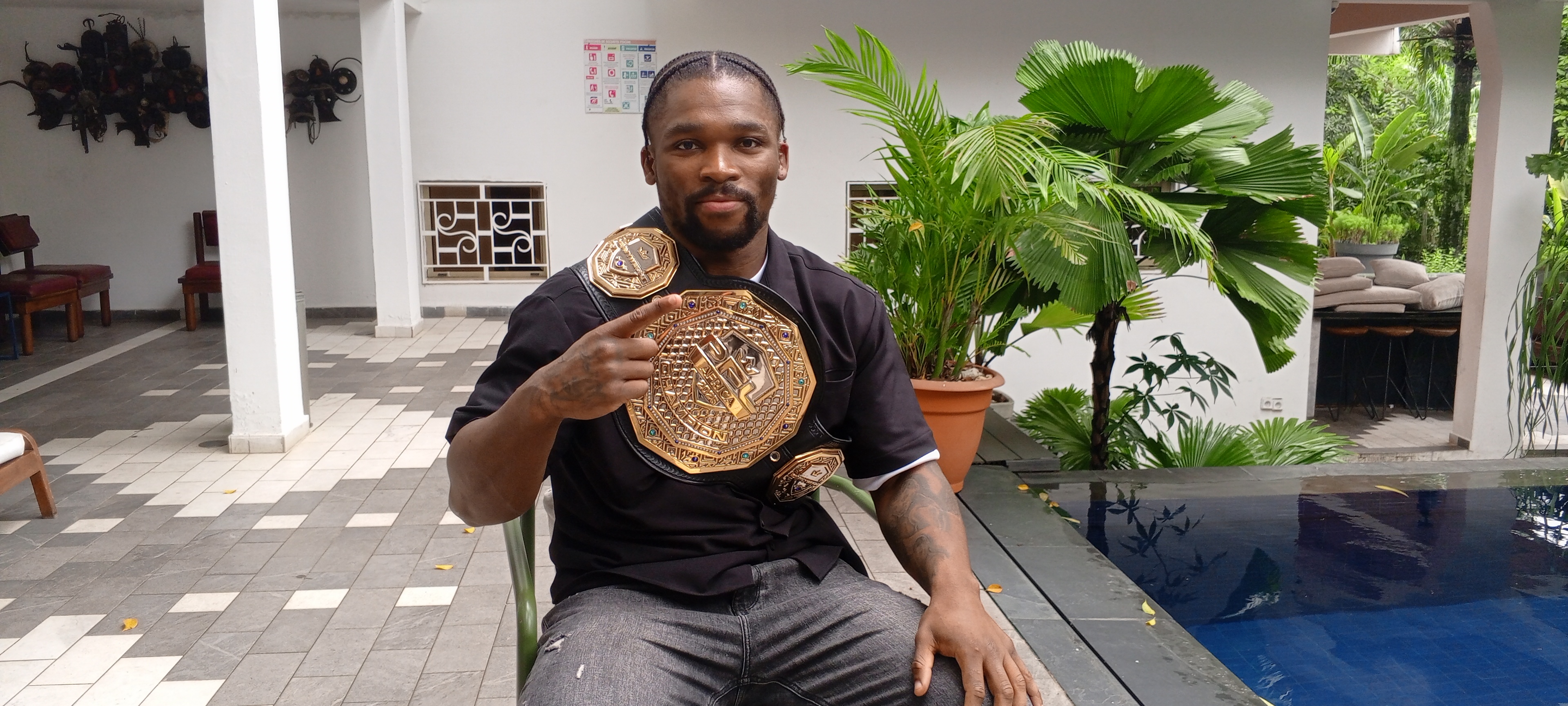 MMA : Abraham Bably présente sa ceinture de champion PFL Africa à la Côte d’Ivoire