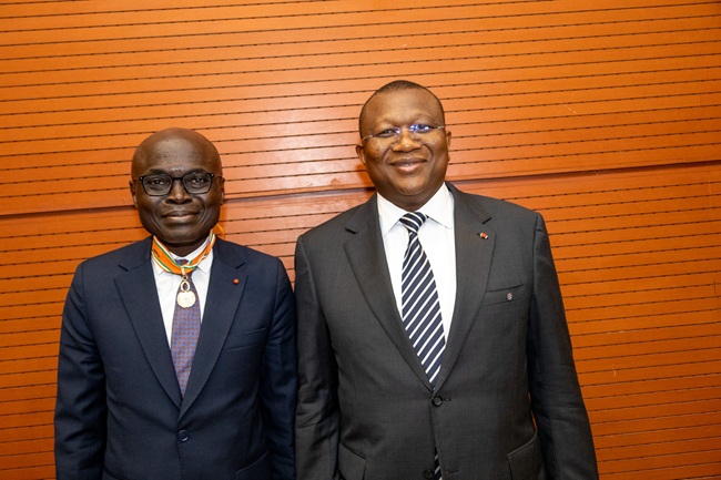 Décoration dans l’Ordre du Mérite de la Fonction publique : Amadou Coulibaly félicite les dix agents de son ministère, distingués
